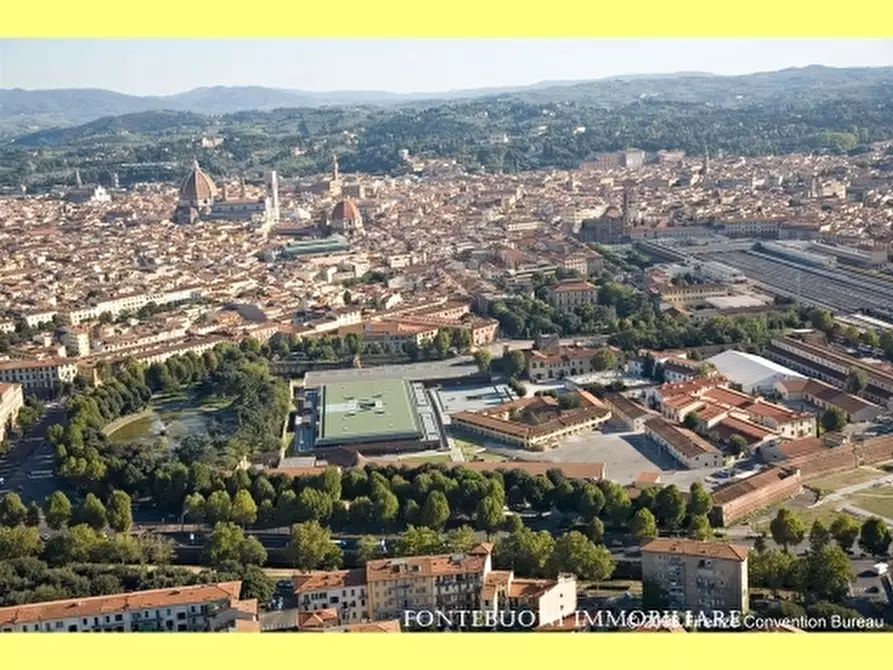 Immagine 2 di Negozio in vendita  a Firenze