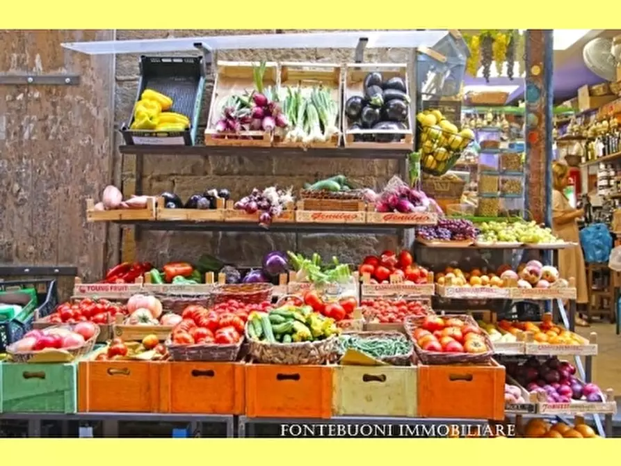 Immagine 9 di Negozio in vendita  a Poggibonsi