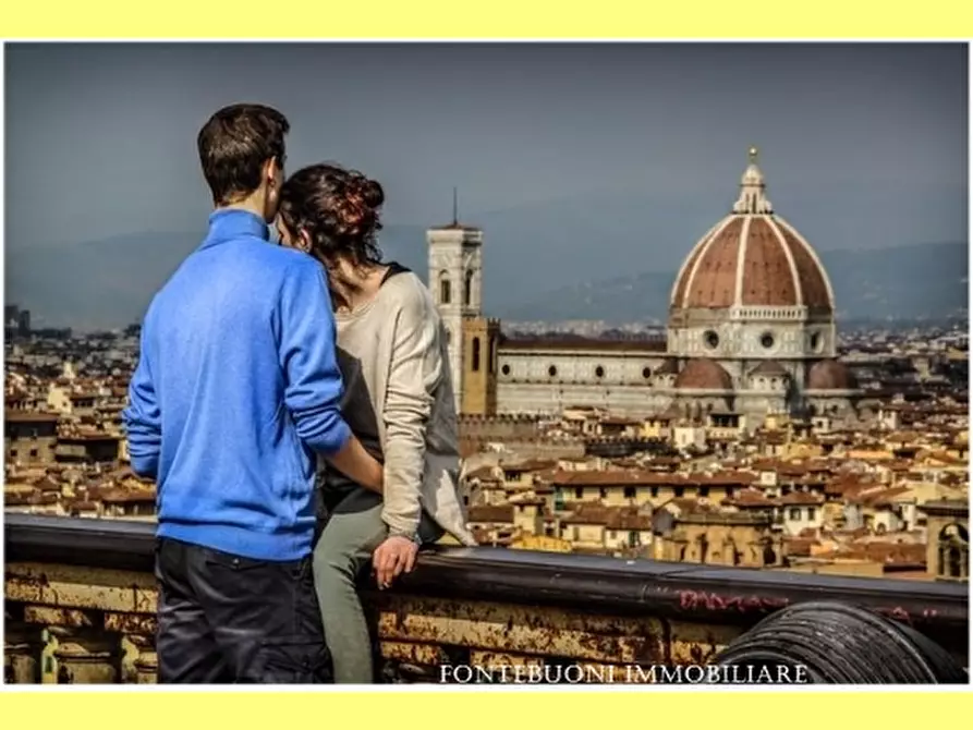 Immagine 1 di Negozio in vendita  a Firenze