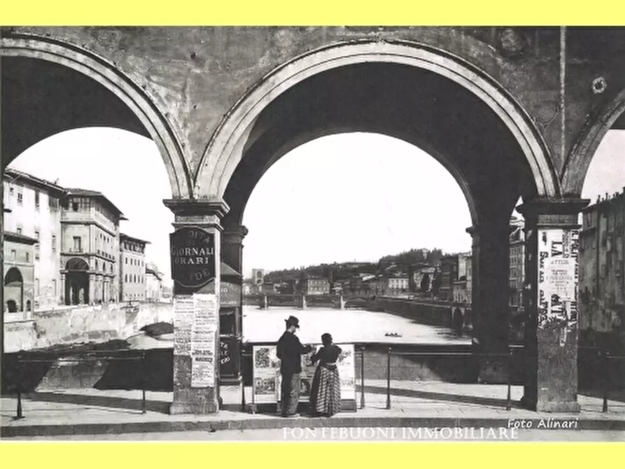 Immagine 4 di Negozio in vendita  a Firenze