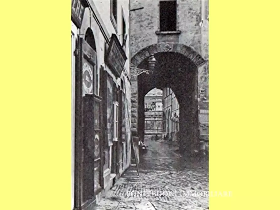 Immagine 3 di Negozio in vendita  a Firenze