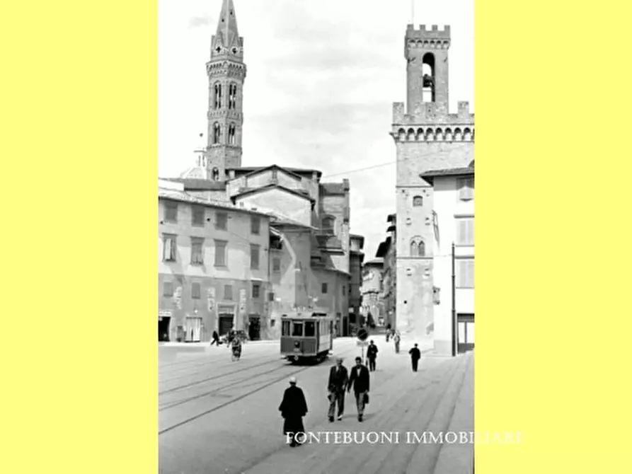 Immagine 2 di Negozio in vendita  a Firenze