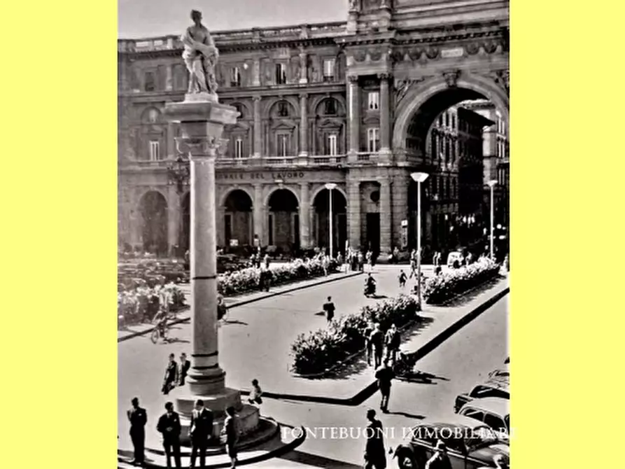 Immagine 3 di Negozio in vendita  a Firenze