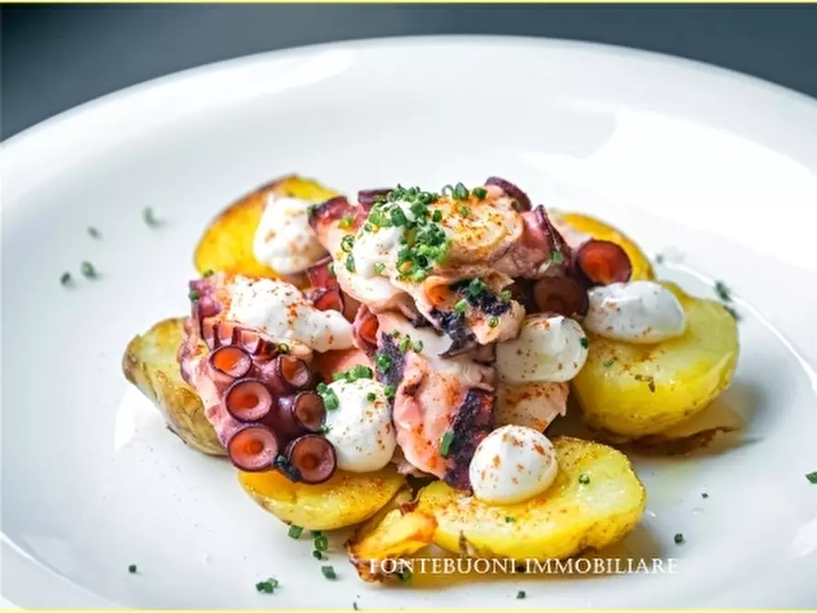 Immagine 2 di Negozio in vendita  a Firenze