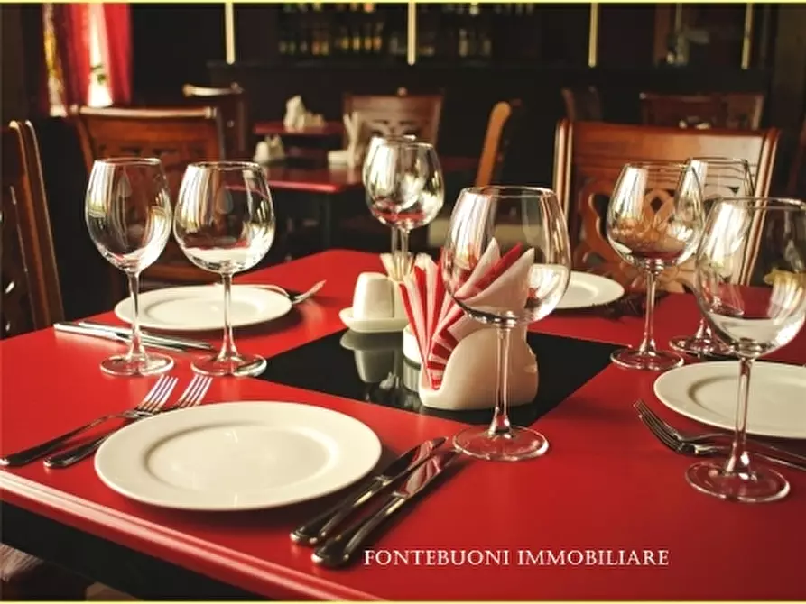 Immagine 16 di Negozio in vendita  a Firenze