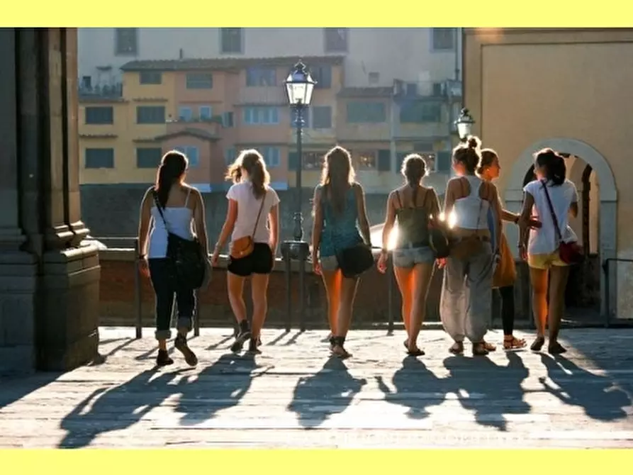 Immagine 2 di Negozio in vendita  a Firenze