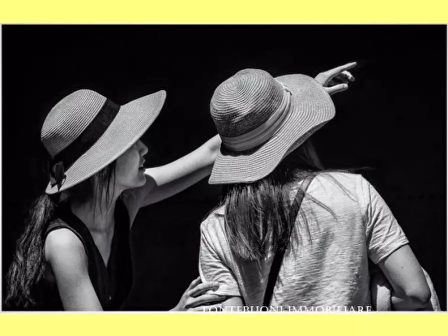 Immagine 3 di Negozio in vendita  a Firenze