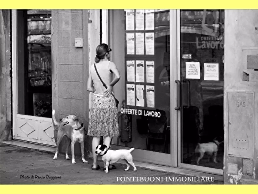 Immagine 10 di Negozio in vendita  a Firenze