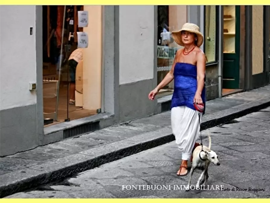Immagine 11 di Negozio in vendita  a Firenze