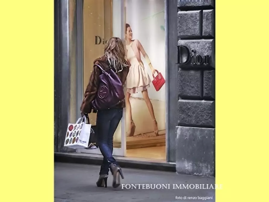 Immagine 15 di Negozio in vendita  a Firenze