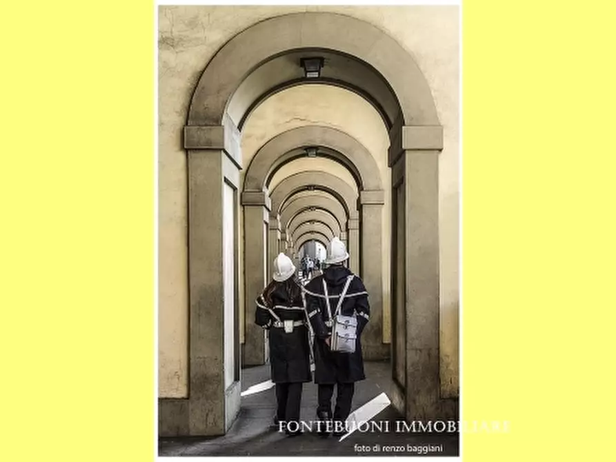 Immagine 20 di Negozio in vendita  a Firenze