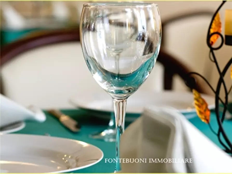 Immagine 2 di Negozio in vendita  a Firenze