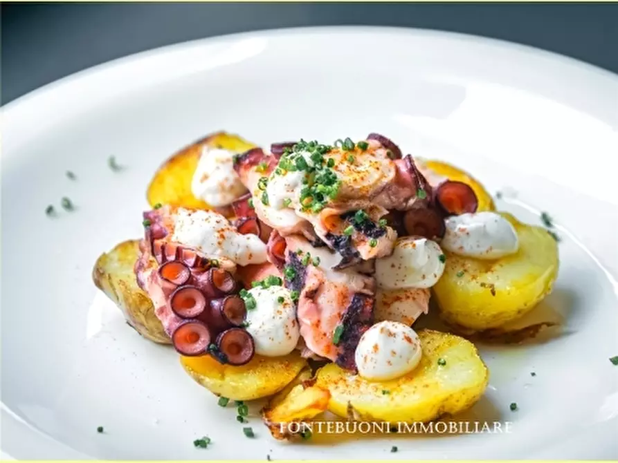 Immagine 4 di Negozio in vendita  a Firenze