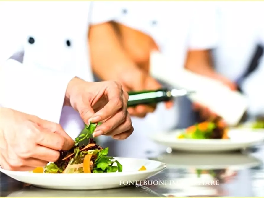 Immagine 10 di Negozio in vendita  a Firenze