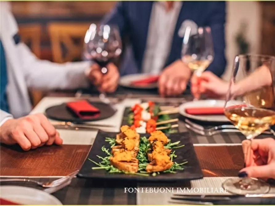 Immagine 12 di Negozio in vendita  a Firenze