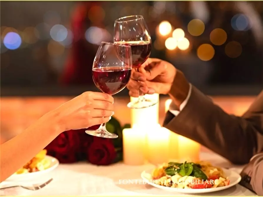 Immagine 17 di Negozio in vendita  a Firenze