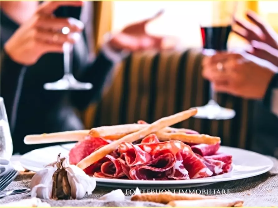 Immagine 18 di Negozio in vendita  a Firenze