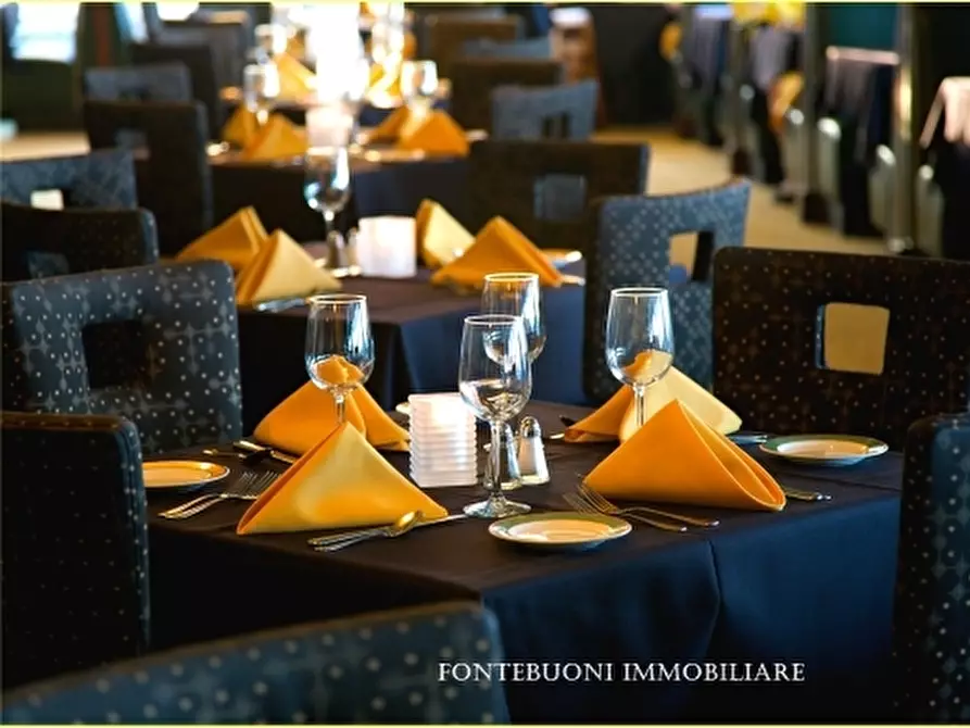 Immagine 10 di Negozio in vendita  a Firenze