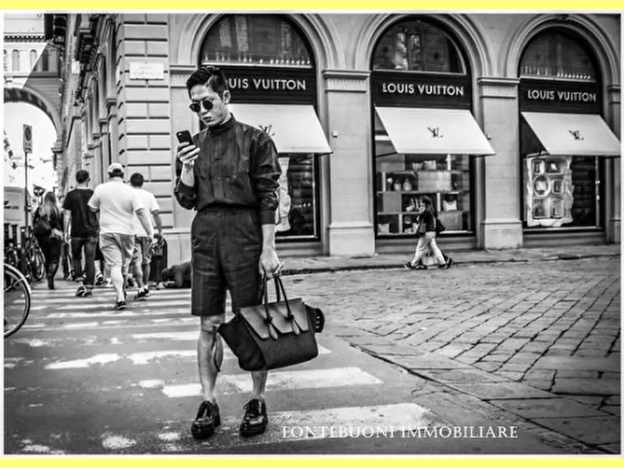 Immagine 4 di Negozio in vendita  a Firenze