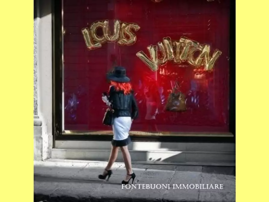 Immagine 1 di Negozio in vendita  a Firenze