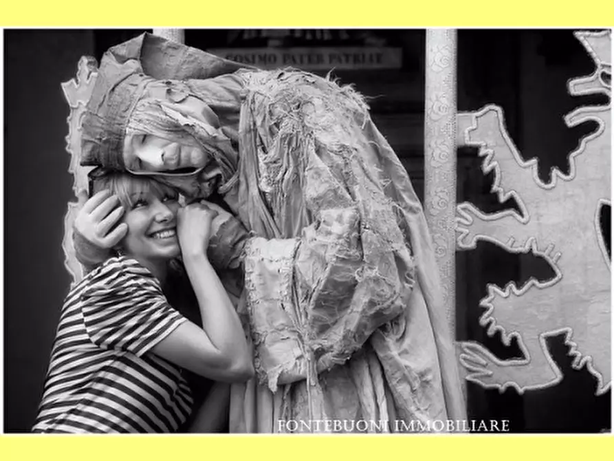 Immagine 2 di Negozio in vendita  a Firenze