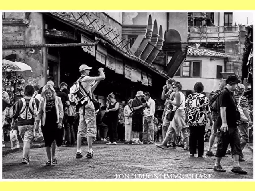 Immagine 3 di Negozio in vendita  a Firenze