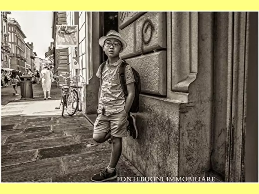 Immagine 1 di Negozio in vendita  a Firenze