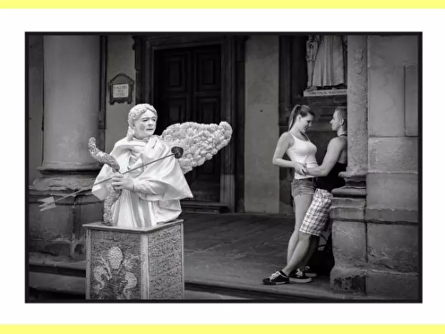 Immagine 4 di Negozio in vendita  a Firenze