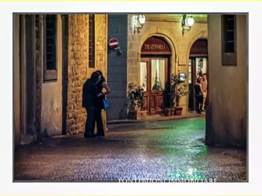 Immagine 2 di Negozio in vendita  a Firenze