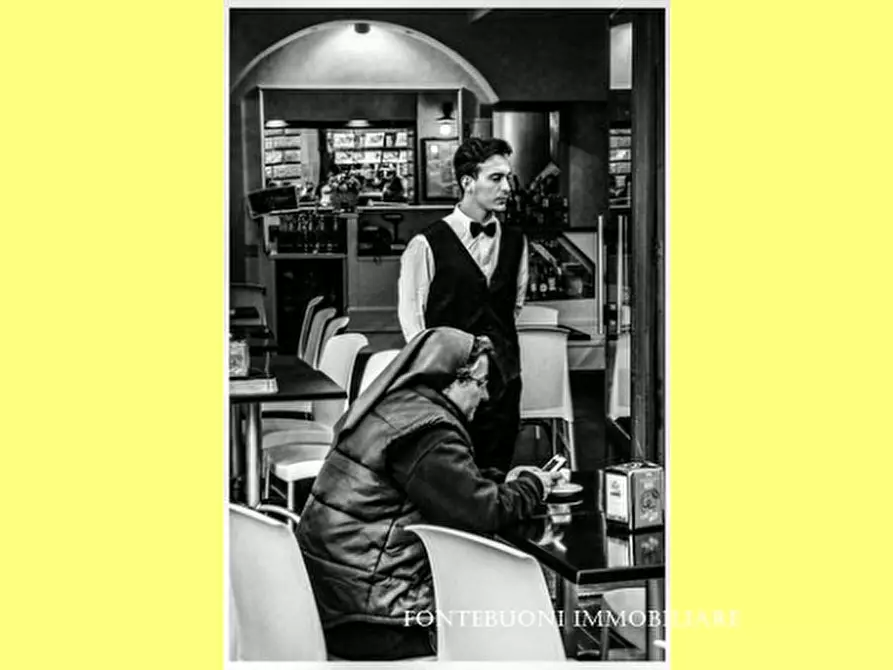 Immagine 2 di Negozio in vendita  a Firenze