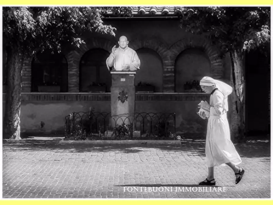 Immagine 3 di Negozio in affitto  a Bagno A Ripoli