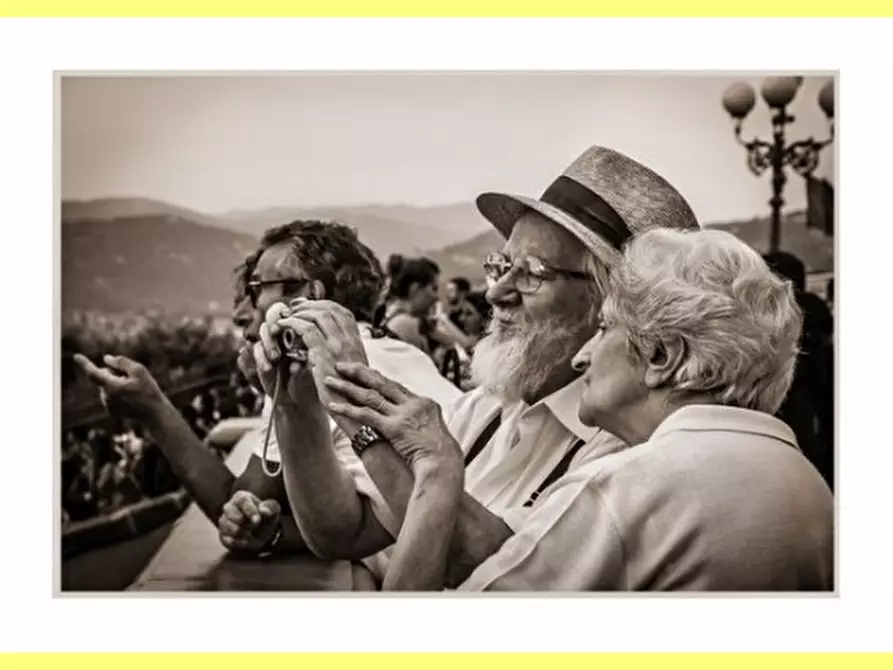 Immagine 3 di Negozio in vendita  a Firenze