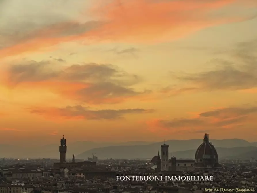 Immagine 2 di Negozio in vendita  a Firenze