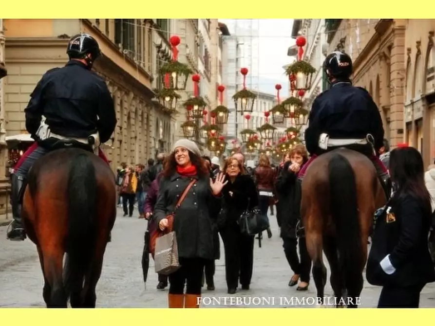 Immagine 2 di Negozio in vendita  a Firenze