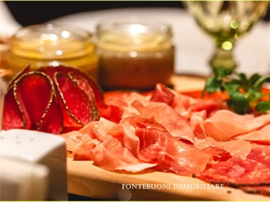 Immagine 4 di Negozio in vendita  a Firenze