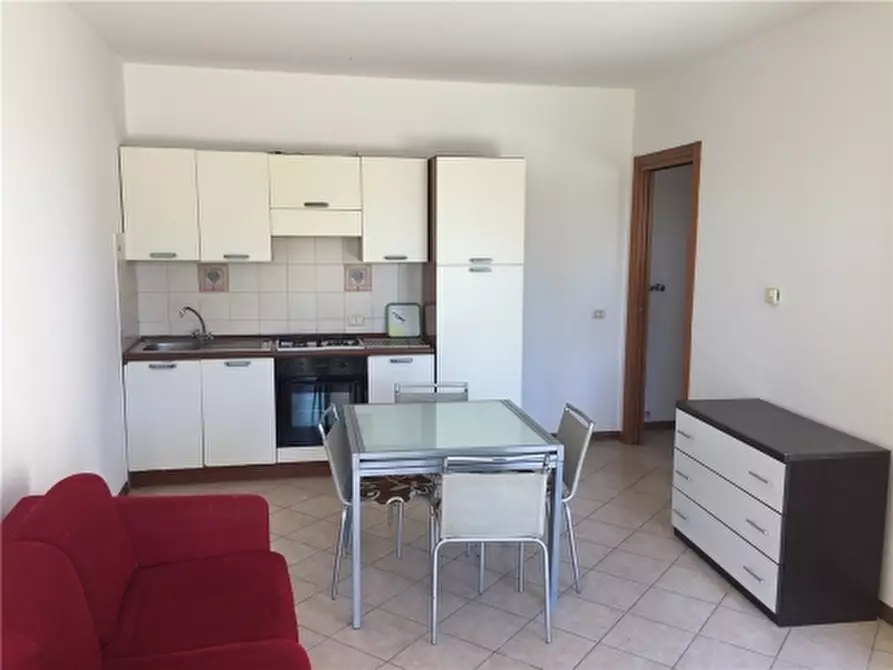 Immagine 2 di Appartamento in vendita  a Capraia E Limite