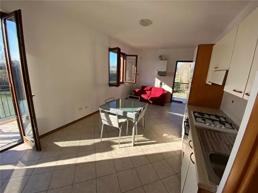 Immagine 1 di Appartamento in vendita  a Capraia E Limite