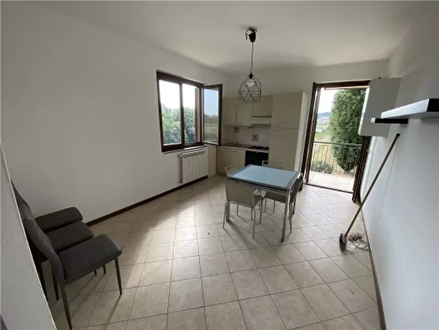 Immagine 1 di Appartamento in vendita  a Capraia E Limite