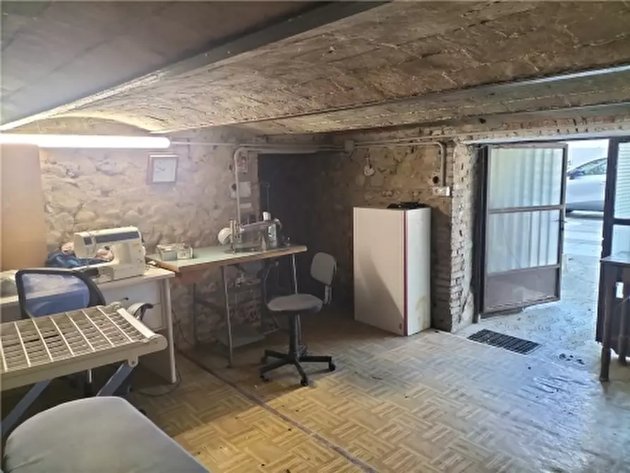 Immagine 26 di Appartamento in vendita  a Lastra A Signa