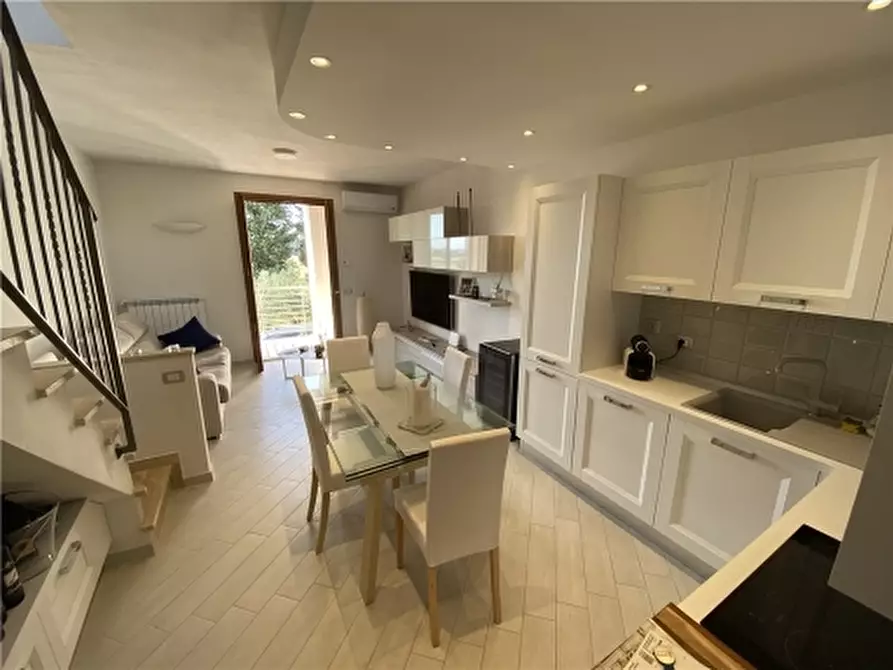 Immagine 2 di Appartamento in vendita  a Lastra A Signa