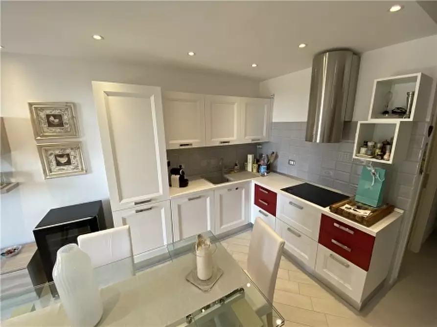 Immagine 3 di Appartamento in vendita  a Lastra A Signa