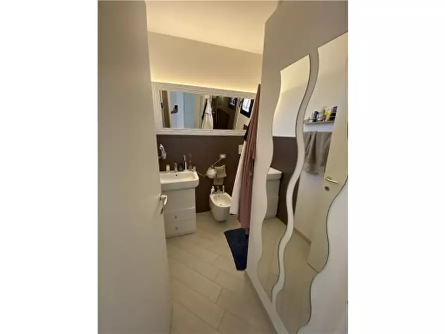 Immagine 8 di Appartamento in vendita  a Lastra A Signa