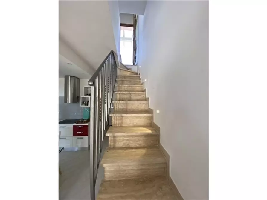 Immagine 11 di Appartamento in vendita  a Lastra A Signa