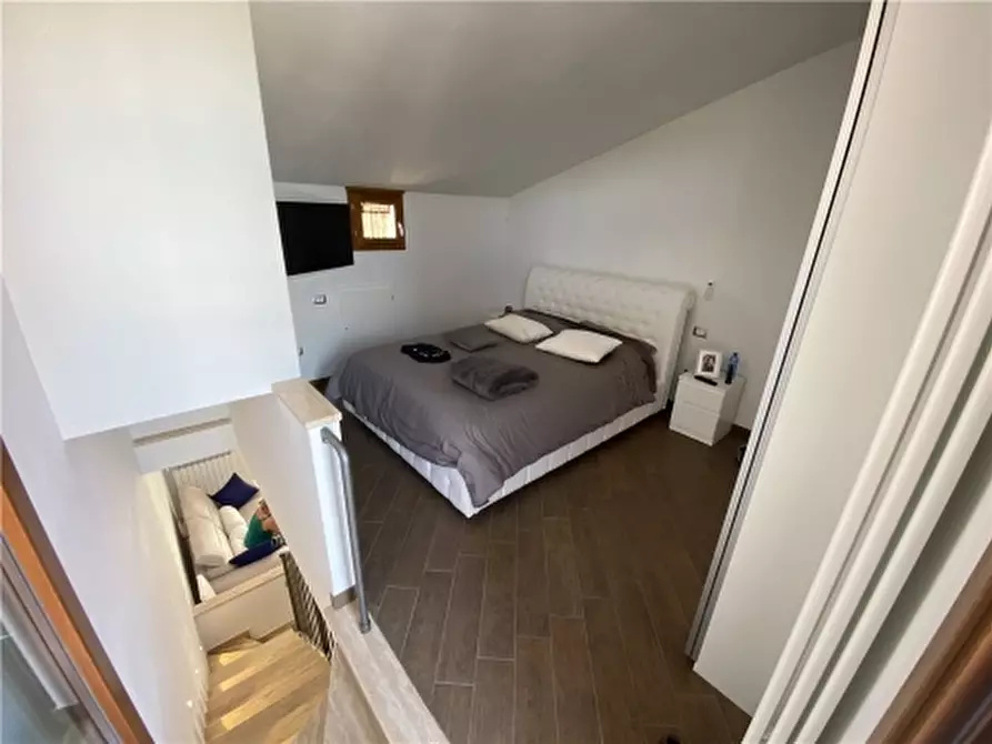 Immagine 13 di Appartamento in vendita  a Lastra A Signa