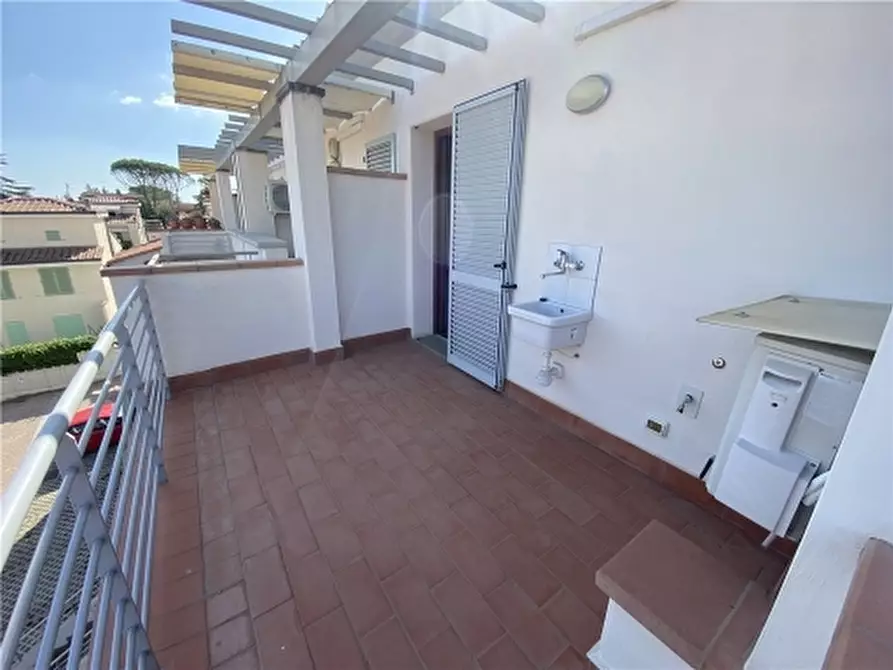 Immagine 16 di Appartamento in vendita  a Lastra A Signa