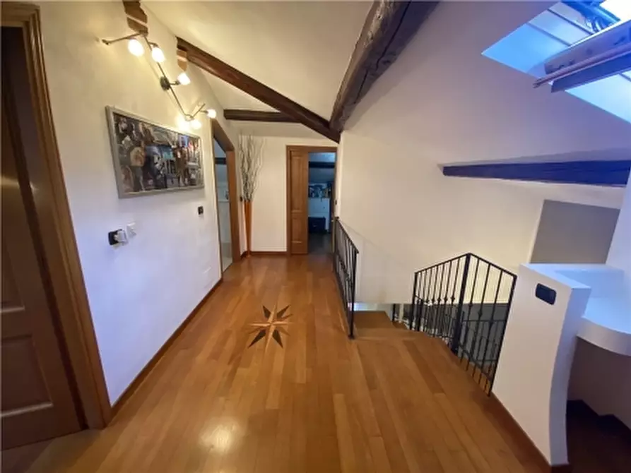 Immagine 20 di Appartamento in vendita  a Capraia E Limite