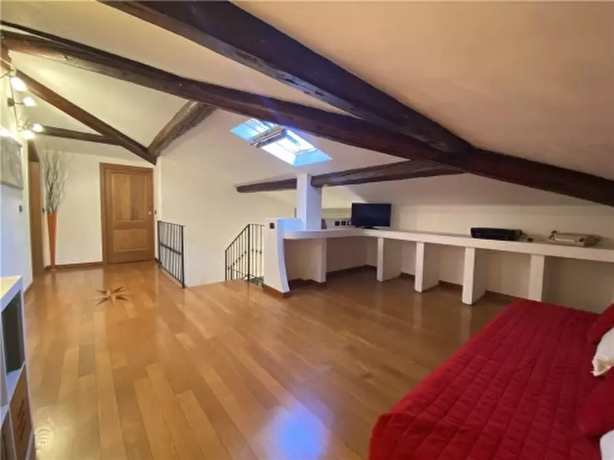 Immagine 21 di Appartamento in vendita  a Capraia E Limite