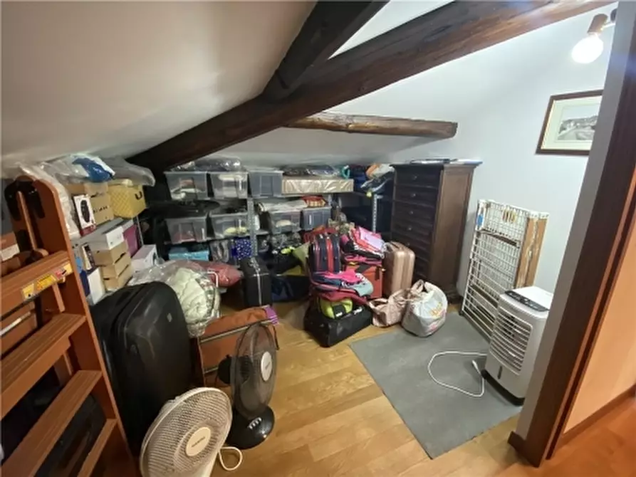 Immagine 31 di Appartamento in vendita  a Capraia E Limite