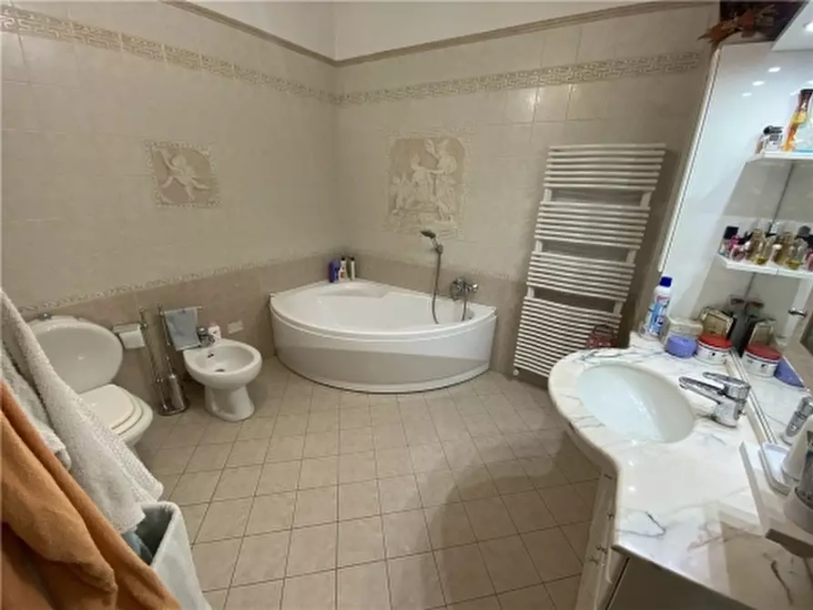 Immagine 24 di Appartamento in vendita  a Empoli