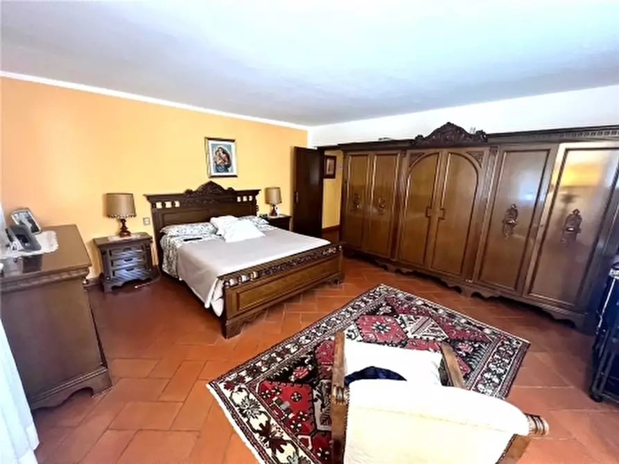 Immagine 12 di Appartamento in vendita  a Lastra A Signa